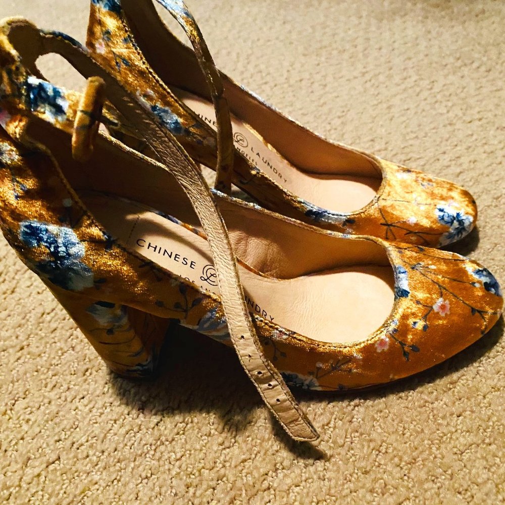 Chinese Laundry gold velvet heels, flowers, size 7